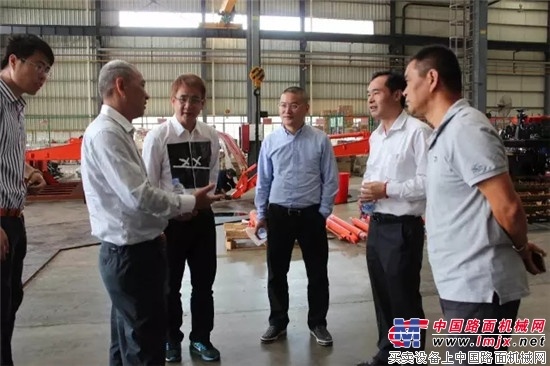 福建省人民政府原副秘书长王星云一行 莅临晋工机械参观指导