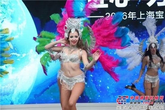 匠心精品 智造华章  徐工装载机家族最新一代产品惊艳亮相bauma China2016