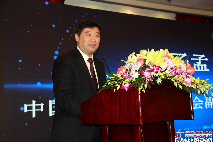 中国工程机械工业协会副会长兼秘书长苏子孟