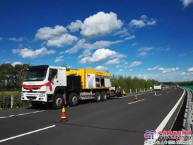 中交西筑首台NS9同步纤维磨耗封层车在黑龙江完成施工任务