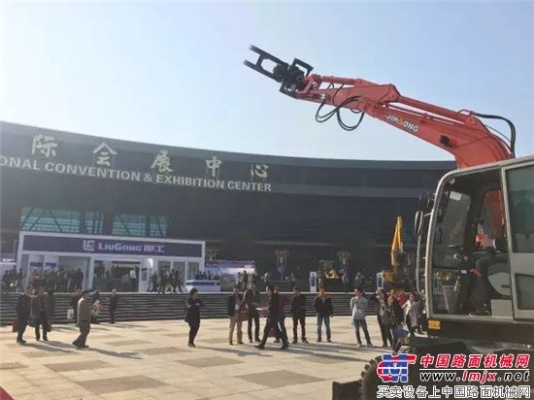 晋工亮相2016中国甘蔗机械化博览会