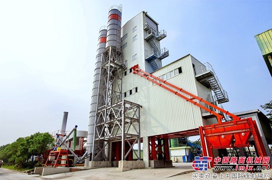 华南地区首台高端环保型沥青搅拌设备落户佛山
