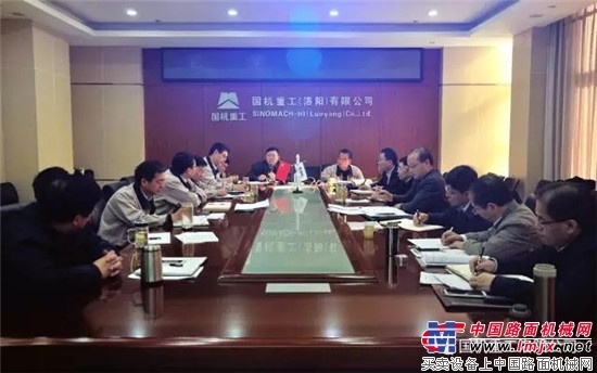 国机重工吴培国董事长一行到洛阳公司现场办公