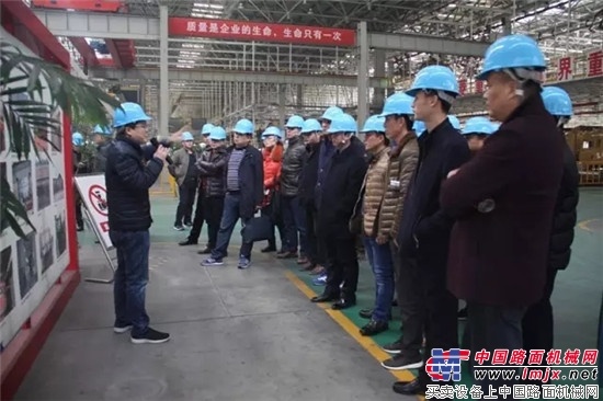 “一体化设计 一站式服务” 安徽散装运输业代表点赞华菱星马