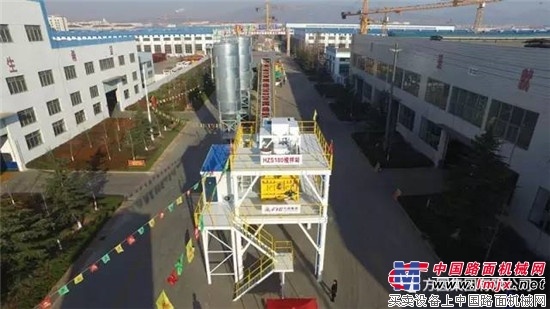 方圆集团各类建机产品样机有序陈列接受用户检阅 