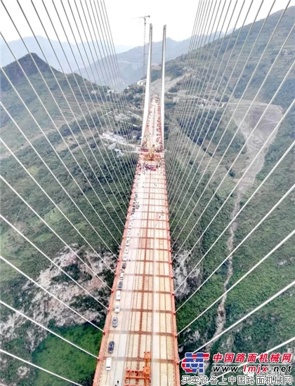 柳工欧维姆拉索：世界第一高桥的“生命线”