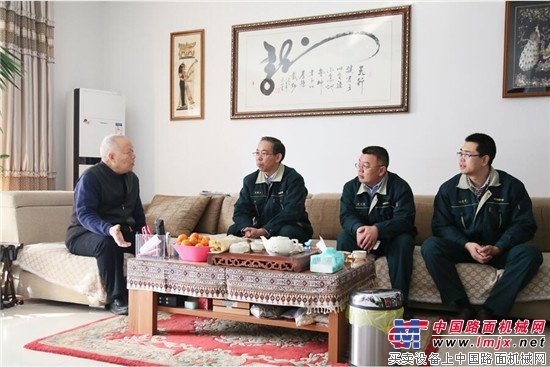 山推股份公司领导走访慰问退休老干部