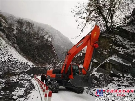 2017鸡年开门大喜 斗山英姿亮相陕西