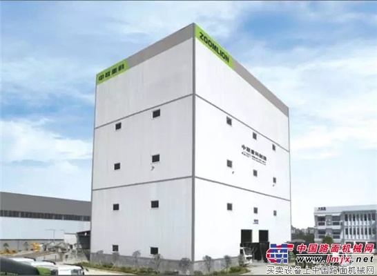 工程机械市场回暖 中联重科汉寿工业园新春送货忙！
