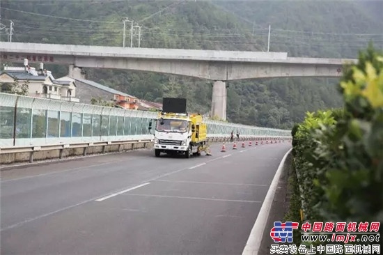 高远圣工智能养护装备，推动道路养护迈向新科技时代