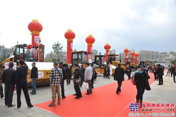 中国道路 中国自信—— 三一路面机械昂首走向世界舞台