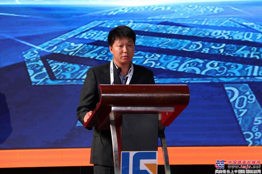 中国工程机械工业协会起重机分会副秘书长贾佳奇先生发言