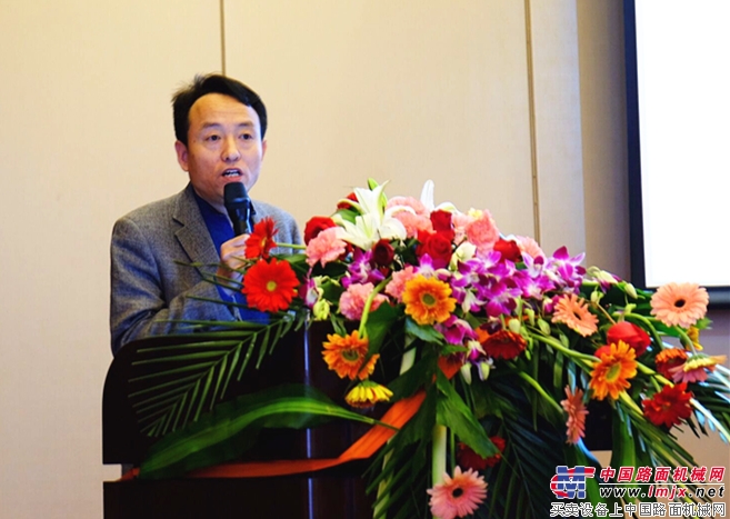 河南省增达公路养护管理有限公司总经理、达刚路机高级技术顾问乔朝增演讲