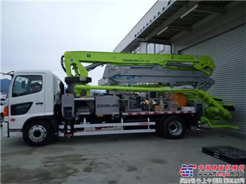 中联重科为日本客户量身改进的新涂装24X-4Z混凝土泵车