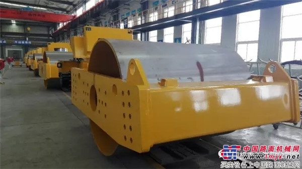 國機洛建26噸級壓路機“實力圈粉”！！