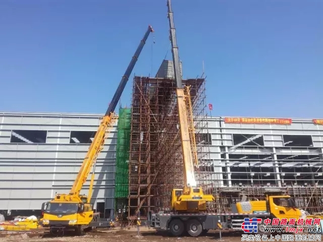 看徐工G一代“海尔兄弟”XCT25 助力辽阳制铝厂房建设