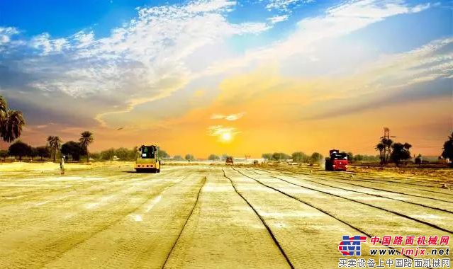 徐工路面机械助力巴基斯坦M5高速公路项目建设
