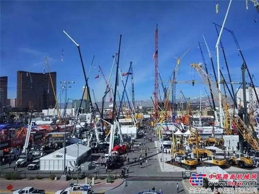 带你走进 CONEXPO-CON/AGG2017约翰迪尔展区……