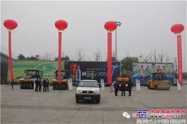 徐工道路“全身心服务”再升级“唱响”成都站
