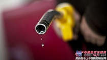 国内成品油价格将小幅下调 汽、柴油价格分别下调85元/吨