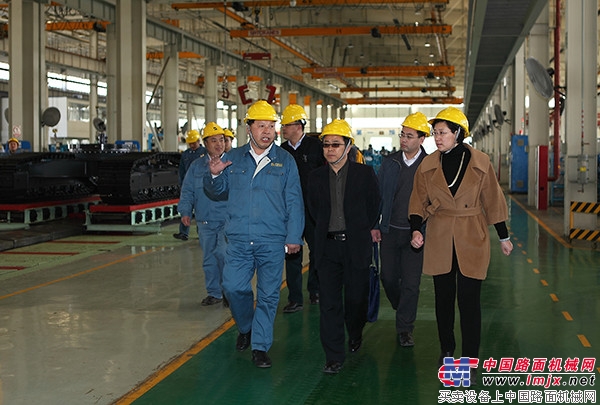 临沂市一季度工业经济运行情况调研座谈会在山重建机公司召开