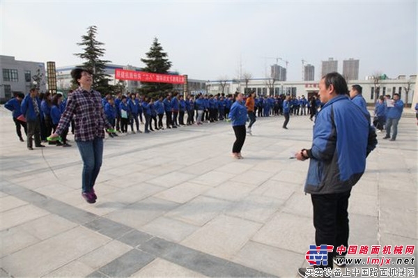 陕建机股份公司举办庆祝“三八”妇女节系列活动