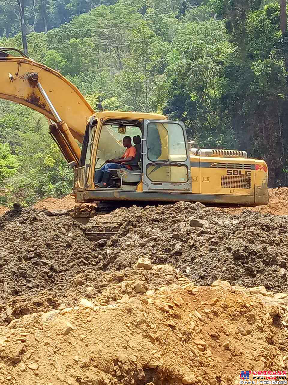 可靠、節能、高效！臨工挖掘機掘金非洲