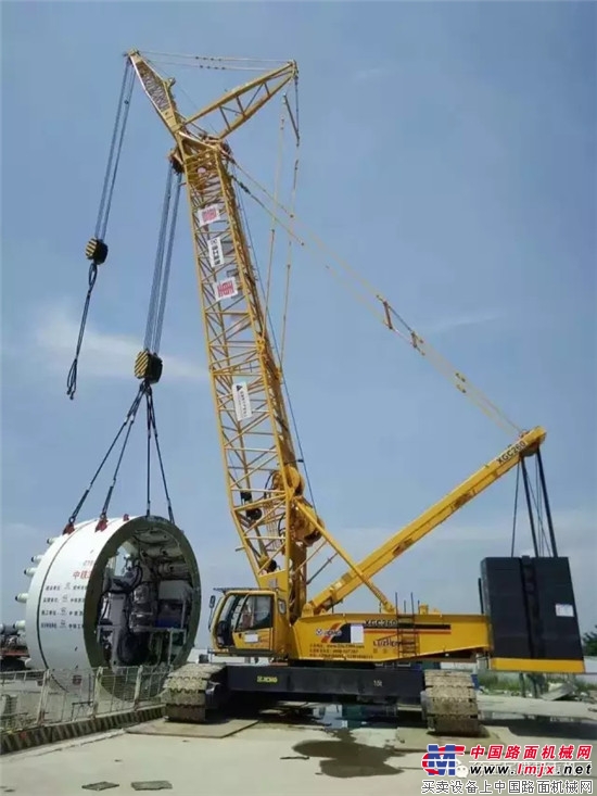 全能金刚-XGC260吨履带起重机