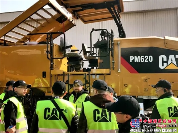 全新Cat® (卡特)路面机械产品开启中国公路建设新时代