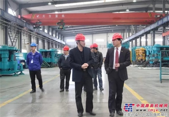 江西建工集团机械施工有限公司董事长谢兆伟、总工程师李洪泉一行莅临盾安重工指导工作