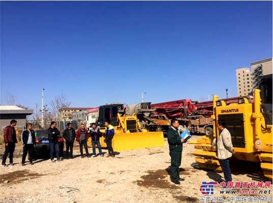 山推“客户关爱行”为市场开拓保驾护航