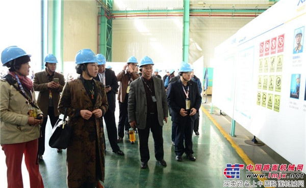 造纸装备发展座谈会在华西村举行