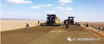 徐工摊铺机助力世界最长沙漠高速公路建设
