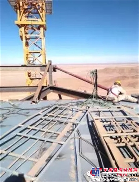 方圆塔机在撒哈拉沙漠接收考验