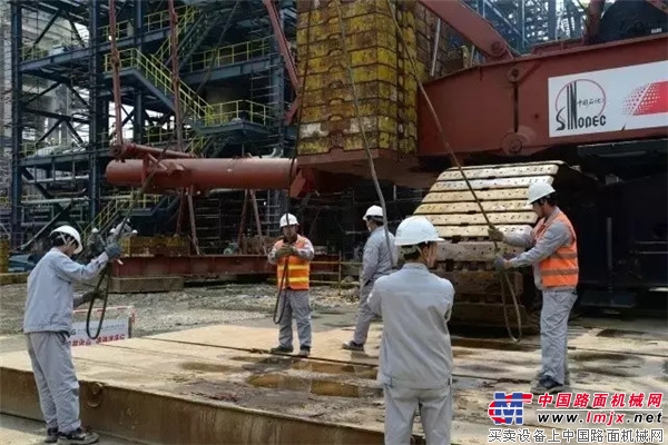 大片！中石化宁波工程公司动用三一1250吨履带吊护送510吨大件就位