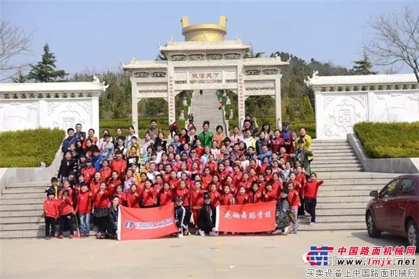 海陽華翎舞蹈培訓學校師生歡暢感受方圓工業旅遊