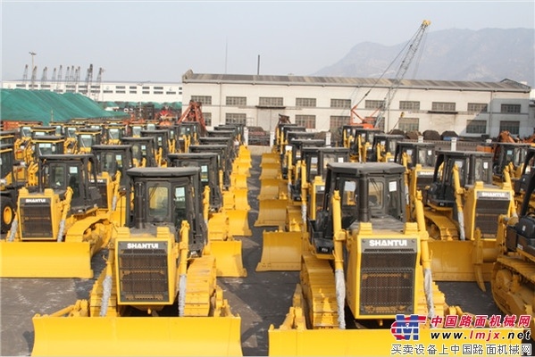 山推拉美市场顺利实现大批量设备发车