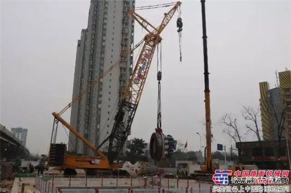 徐工履帶起重機進軍城市綜合管廊吊裝領域