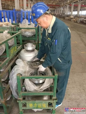 山推传动事业部服务老黄牛----程刚