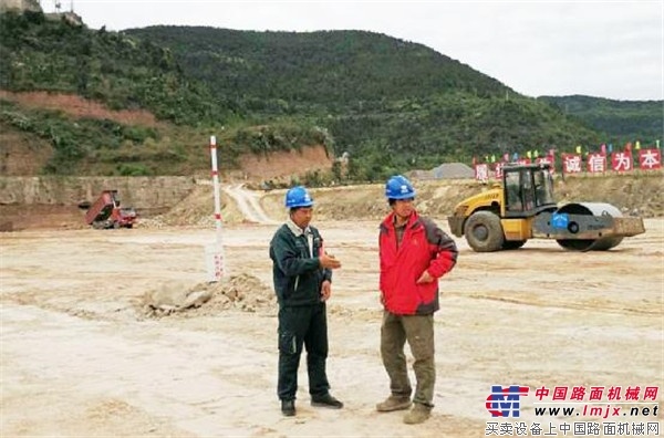 山推“客户关爱行”第六站走进四川