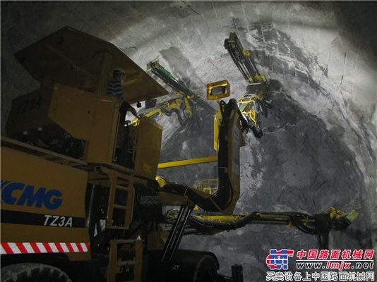 徐工凿岩台车助力杭绍台高速公路建设