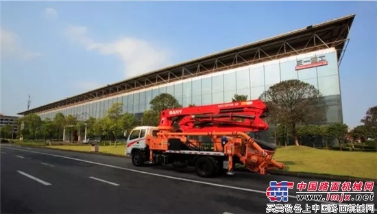 跟着新华社记者逛“中国最聪明的工厂”——三一重工18号厂房