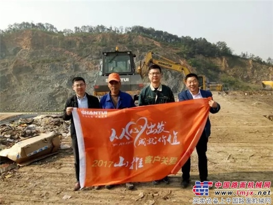山推环卫型推土机在绍兴：服务是那定盘的星