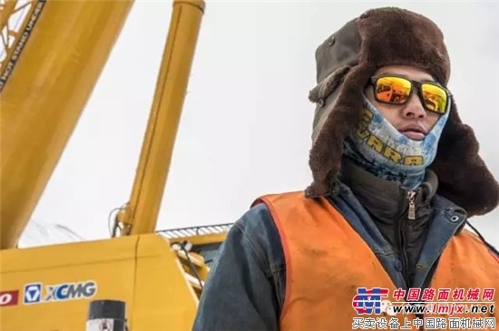  海拔5300米，你看到满世界风景迤逦，而我看到金色的XCMG！