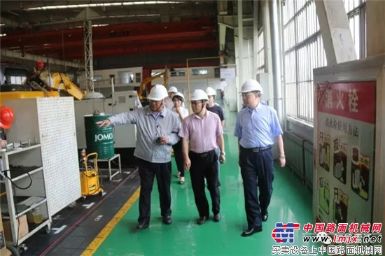 中国工程机械工业协会铲运分会会长尚海波调研参观雷沃工程机械集团