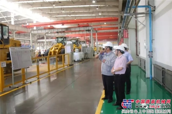 中国工程机械工业协会铲运分会会长尚海波调研参观雷沃工程机械集团