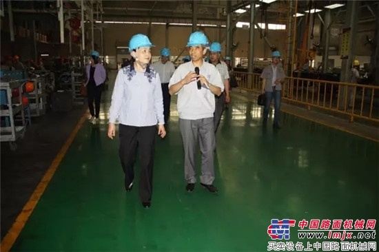 安徽省总工会党组成员、副主席李素萍一行来华菱星马集团调研