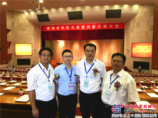 市场占有率同类全球第一 中联重科56米泵车摘得湖南省首届创新奖