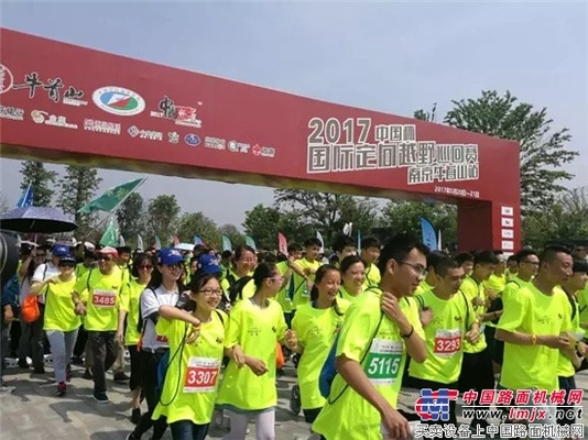 华菱星马组织员工代表参加2017中国杯国际定向越野巡回赛