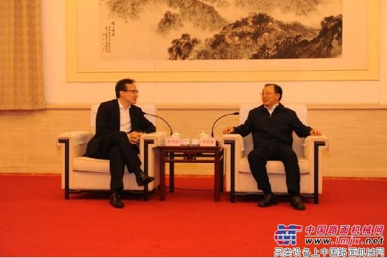 江苏省委副书记吴政隆会见施伟斌率领的香港投资考察团， 拟在宁创建“丝路国际文化中心”